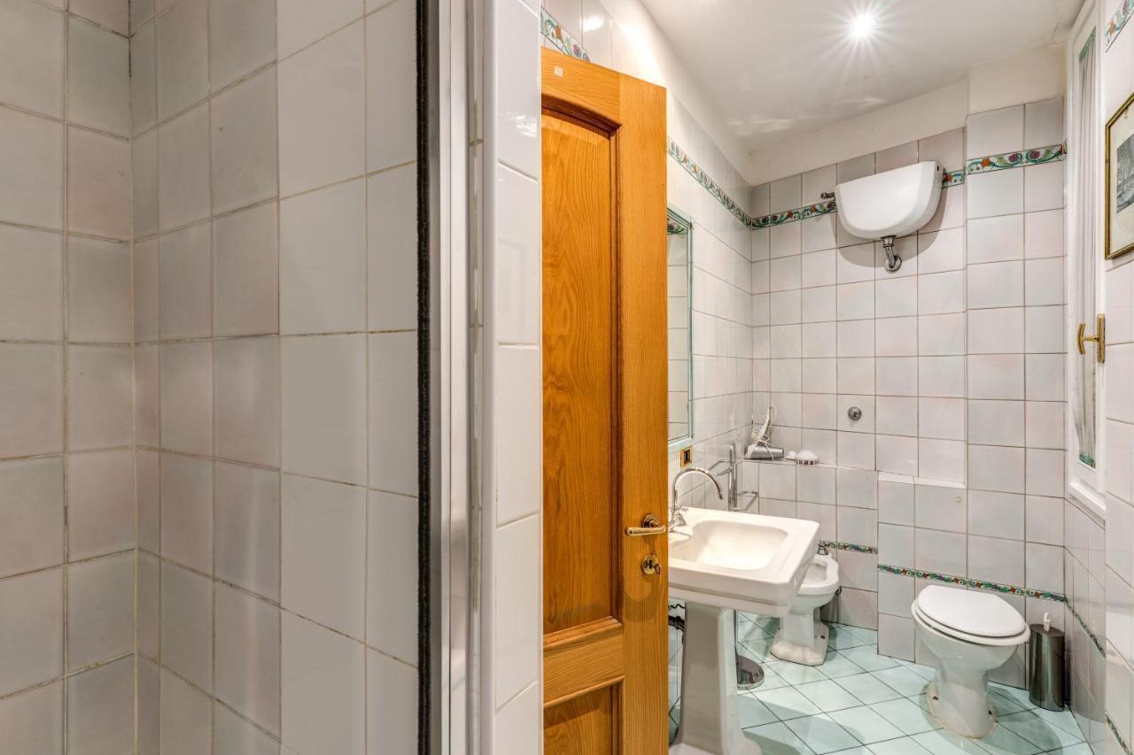 Lovely Flat By The Trevi Fountain Lägenhet Rom Exteriör bild