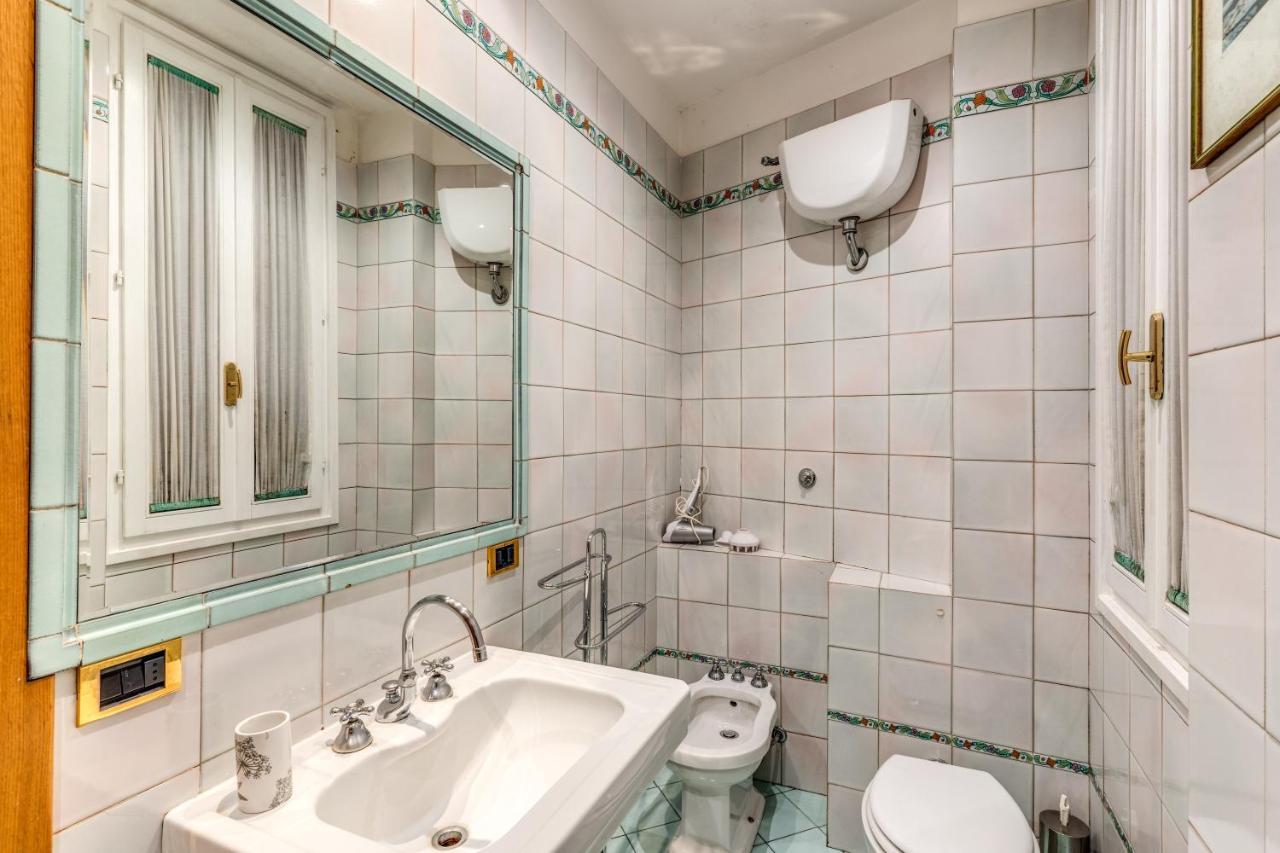 Lovely Flat By The Trevi Fountain Lägenhet Rom Exteriör bild