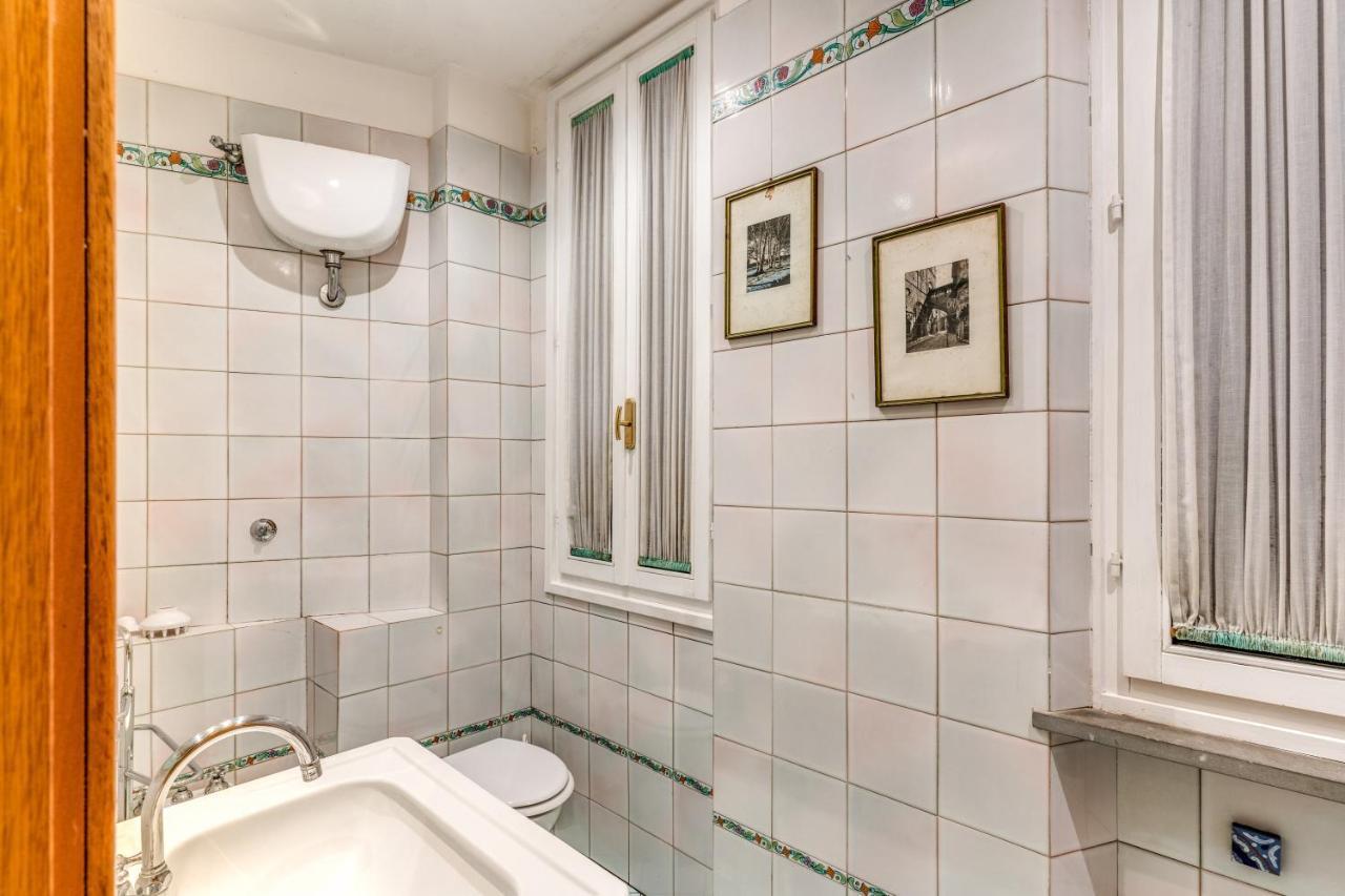 Lovely Flat By The Trevi Fountain Lägenhet Rom Exteriör bild