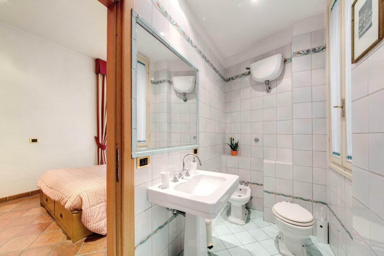 Lovely Flat By The Trevi Fountain Lägenhet Rom Exteriör bild